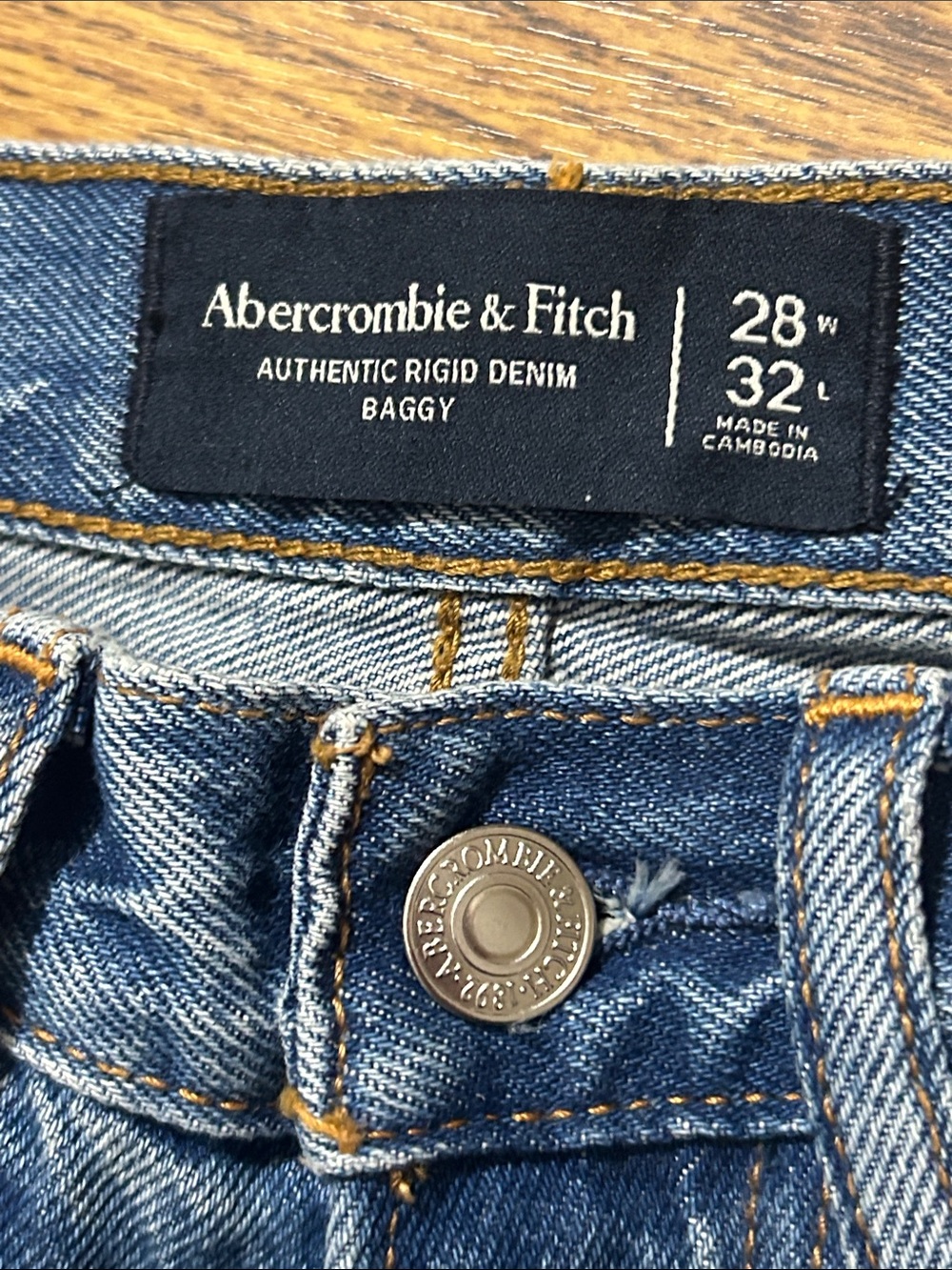 NWT Abercrombie & Fitch Baggy Jeans - Picture 2 of 11